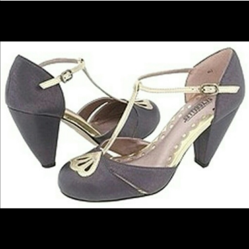 Seychelles - Checks in the Mail pumps